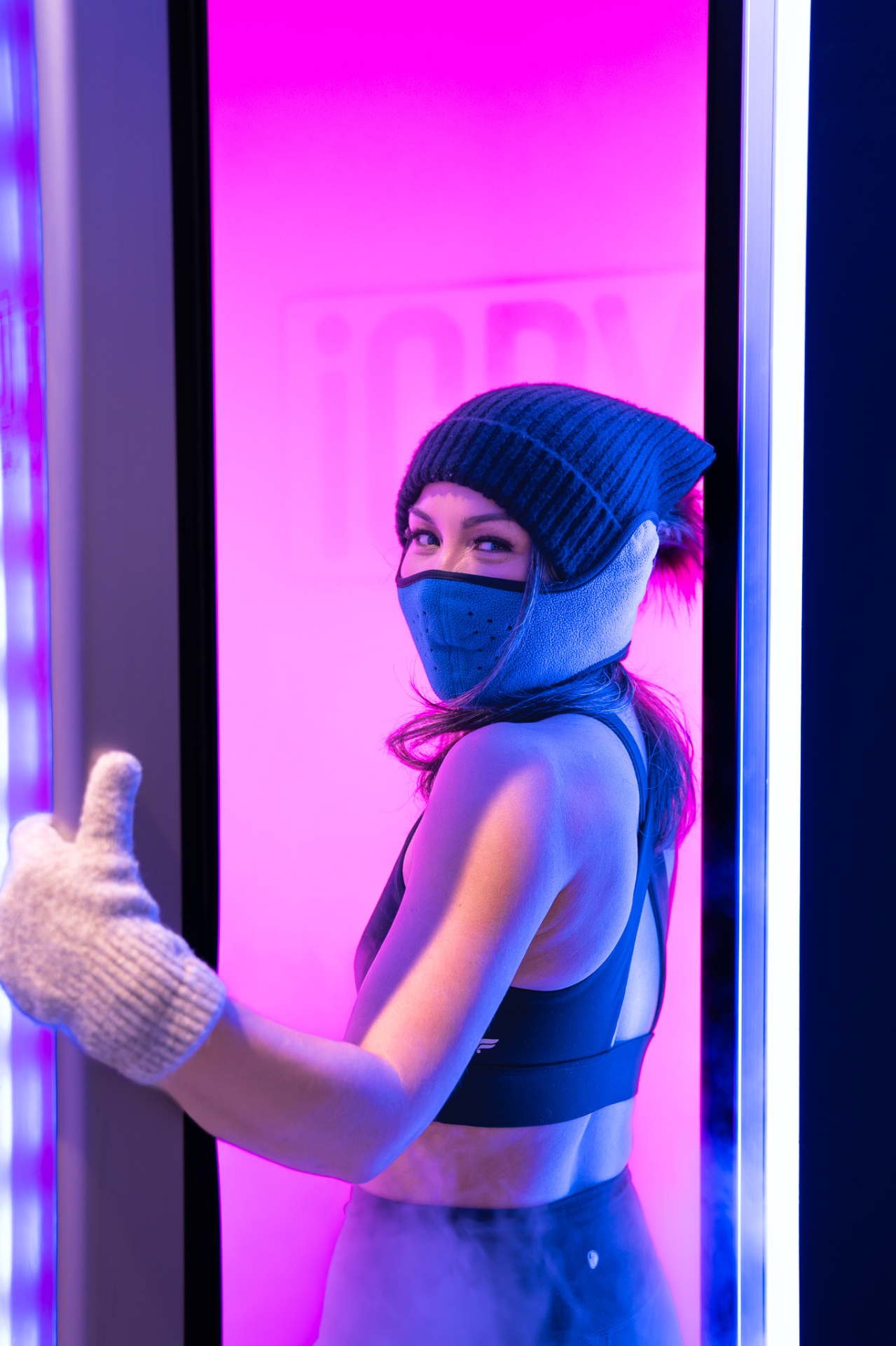 iCRYO Mauldin guest geared up inside the cryo chamber