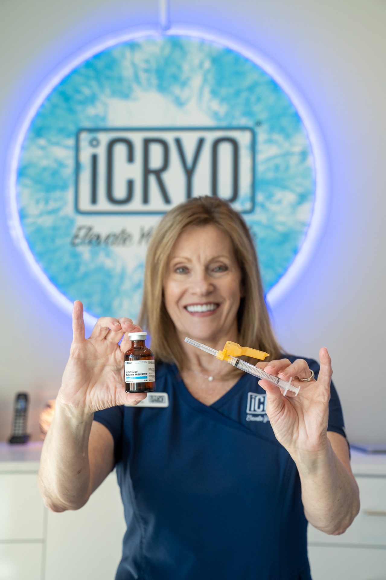iCRYO Mauldin registered nurse holding IM shot vial and syringe