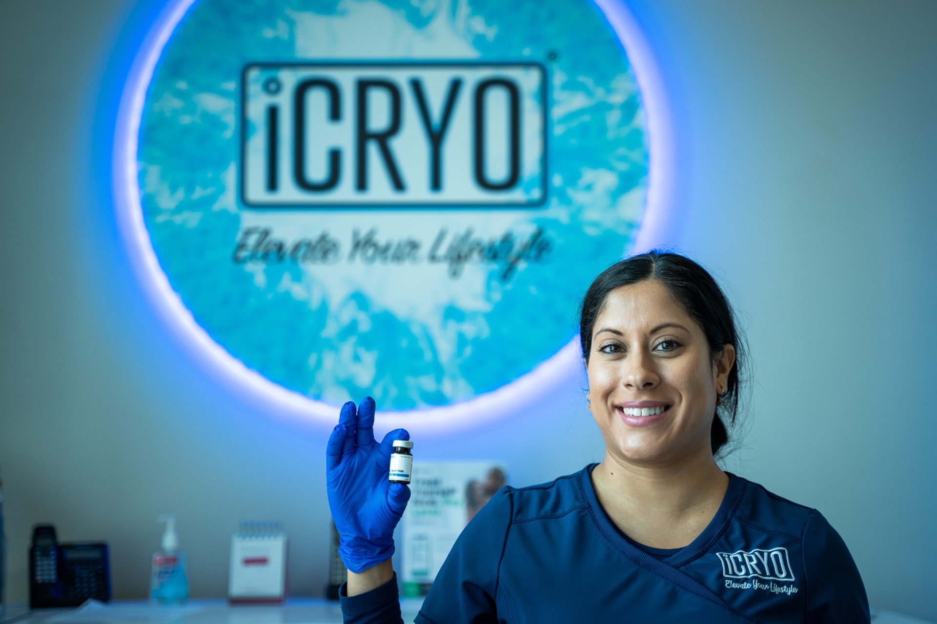 iCRYO Mauldin RN prepping an IM vitamin injection