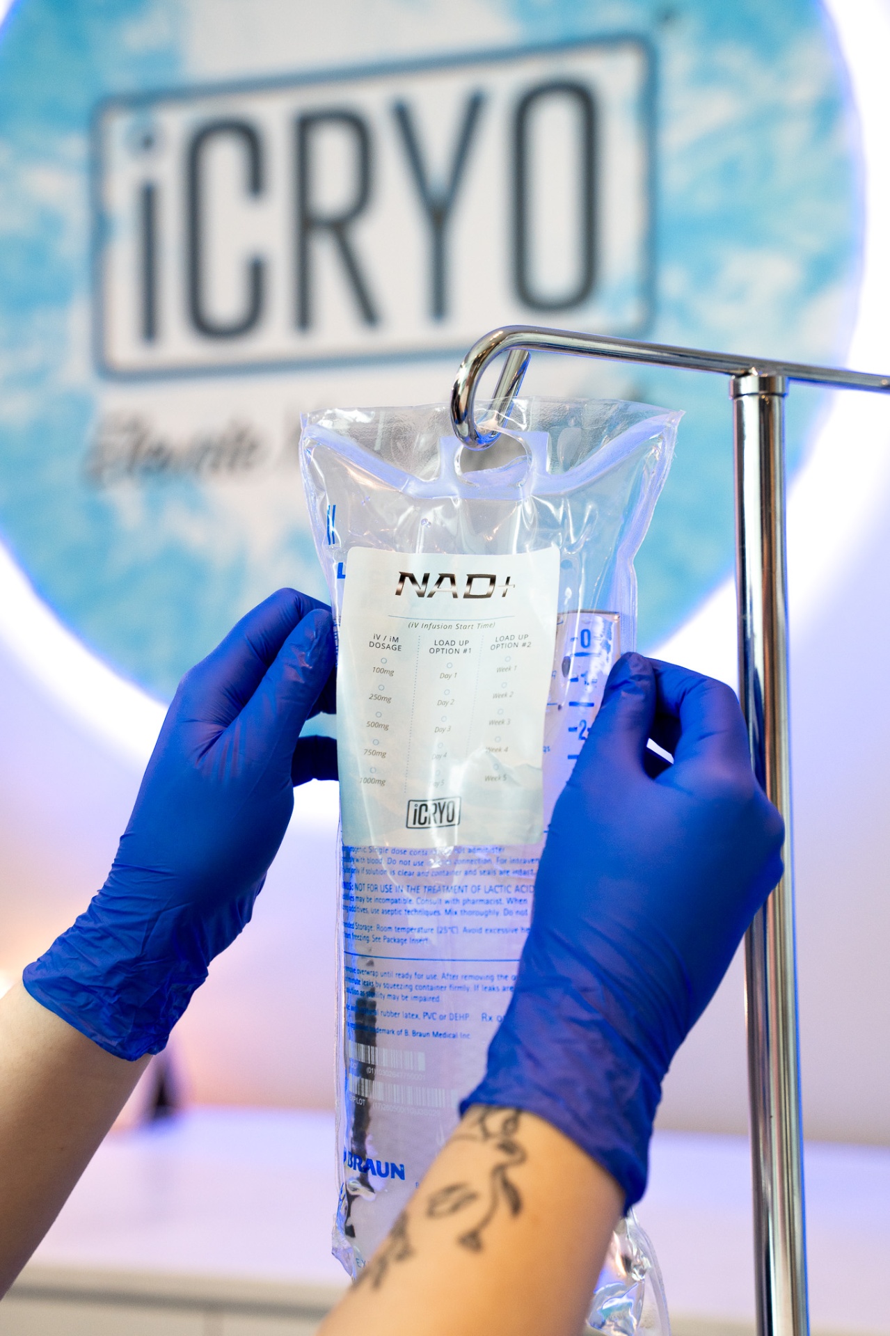 iCRYO Mauldin NAD+ IV infusion bag with dosing chart