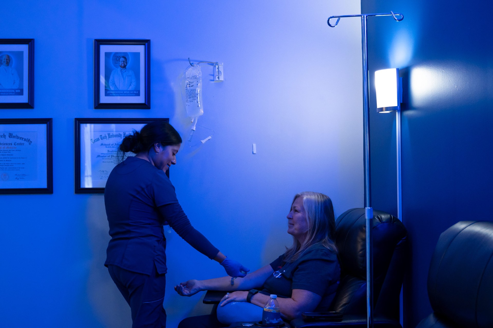iCRYO Mauldin guest receiving NAD+ therapy with RN supervision