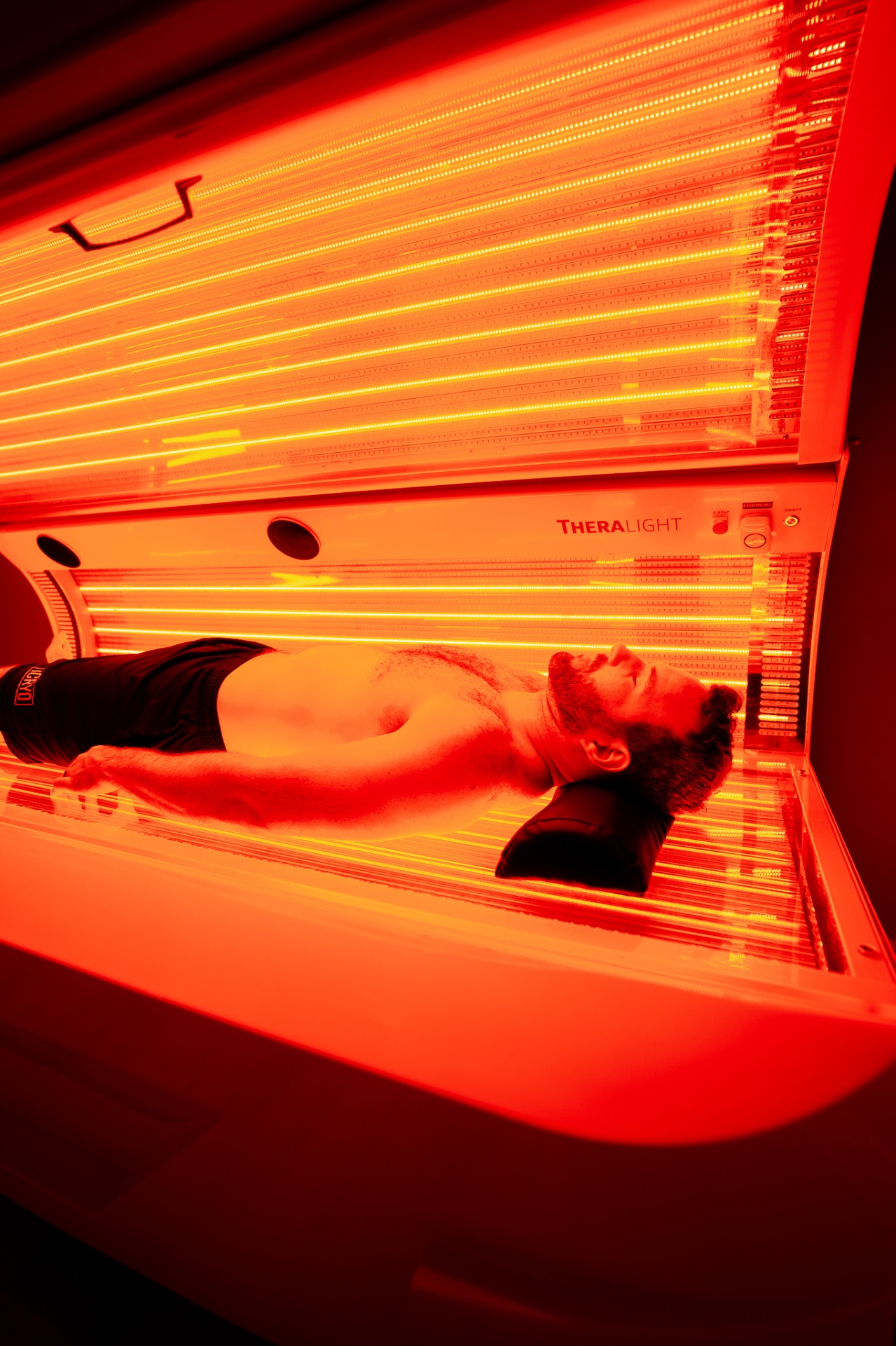 Red light therapy bed at iCRYO Mauldin