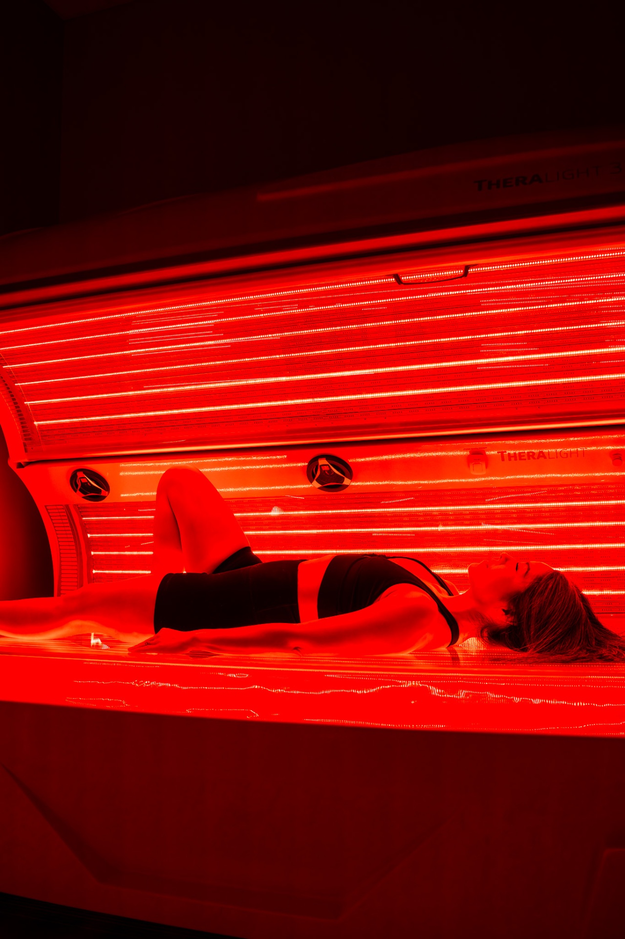 iCRYO Mauldin guest preparing for a red light session
