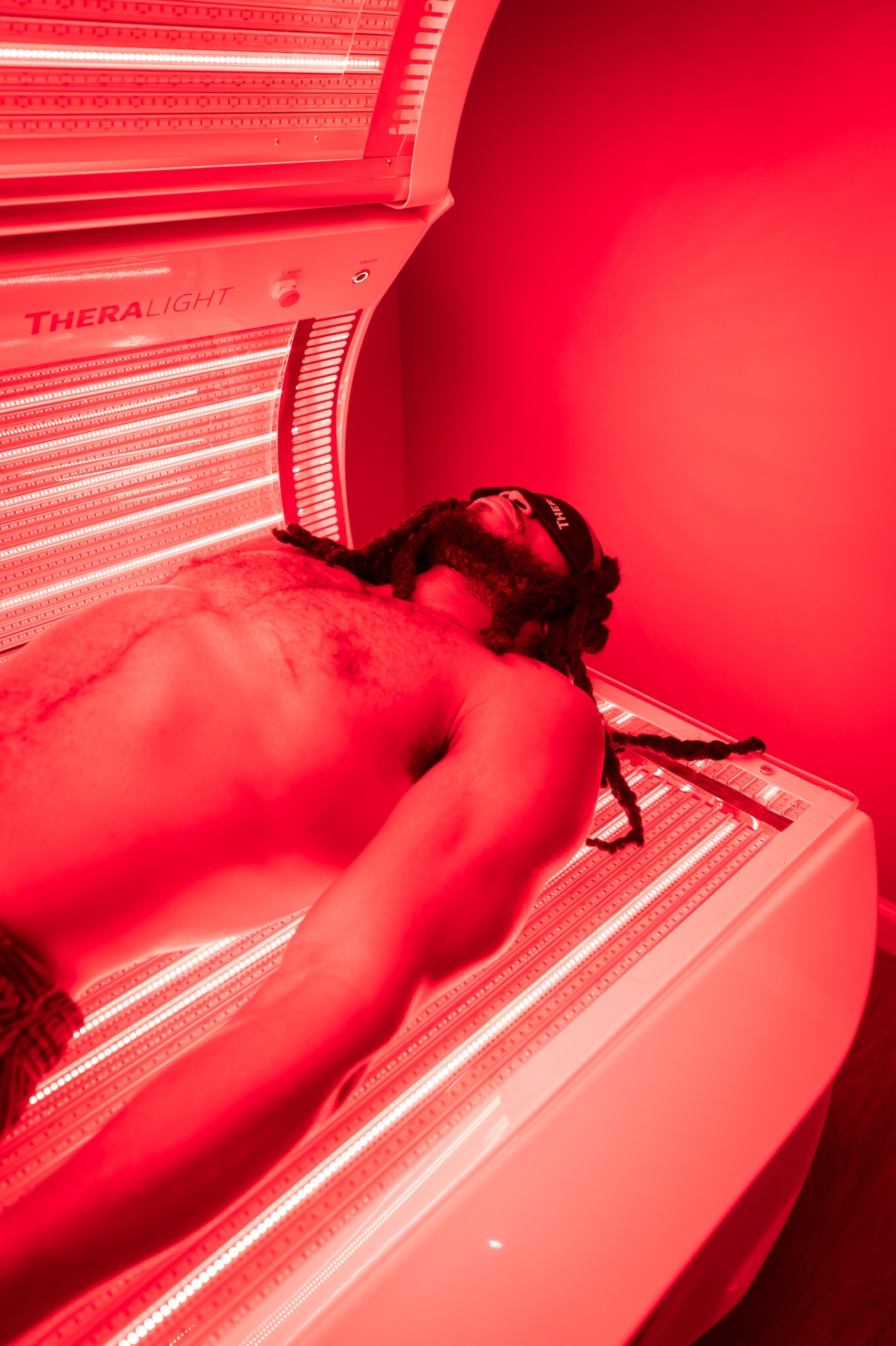 Full-Body Light Bed — Red + near-infrared · 10 min